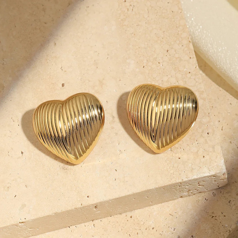 Classic Design Dazzling Heart Stud Earrings for Women High Quality Romantic Female Accessories Timeless Styling Jewelry