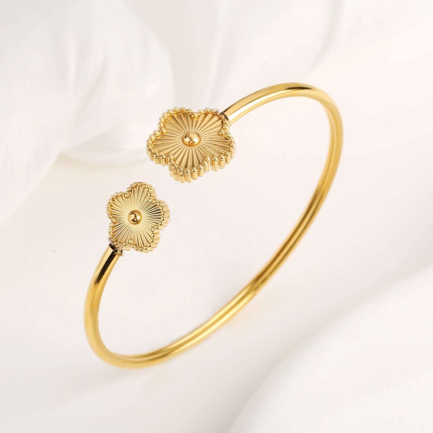 Hot Sale Simple Shell Five-Leaf Flower Stainless Steel Open Bangle Fashion For Woman Non Fading Clover Jewelry Party Gift Female