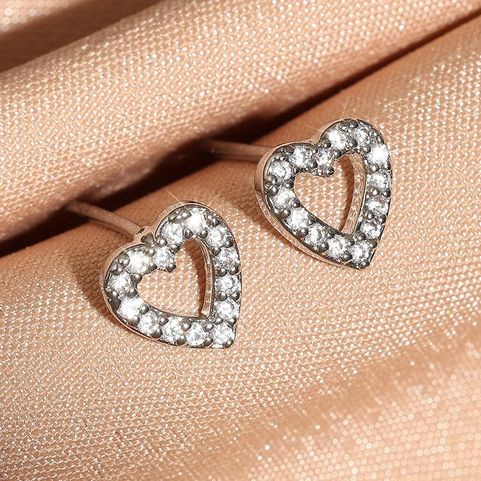 Classic Design Dazzling Heart Stud Earrings for Women High Quality Romantic Female Accessories Timeless Styling Jewelry