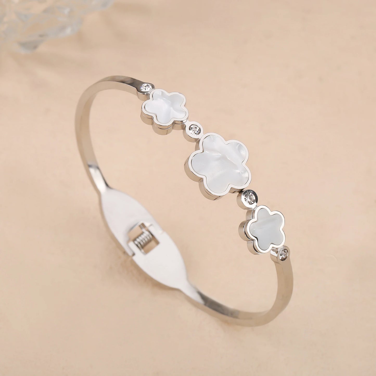 Hot Sale Simple Shell Five-Leaf Flower Stainless Steel Open Bangle Fashion For Woman Non Fading Clover Jewelry Party Gift Female