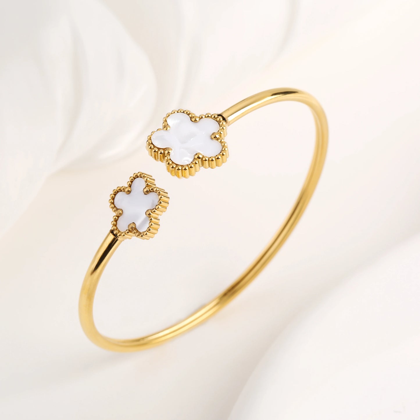 Hot Sale Simple Shell Five-Leaf Flower Stainless Steel Open Bangle Fashion For Woman Non Fading Clover Jewelry Party Gift Female